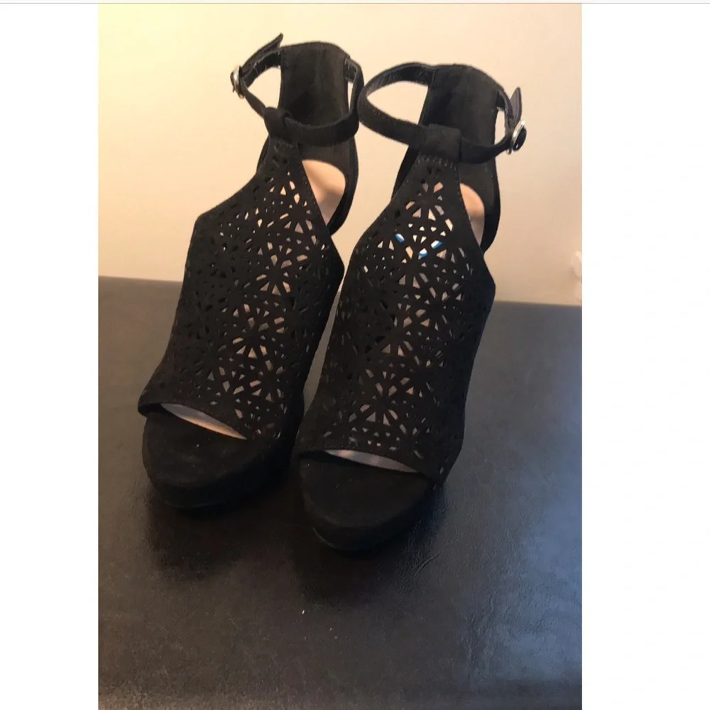 New Aldo Black Heels - Picture 6 of 6